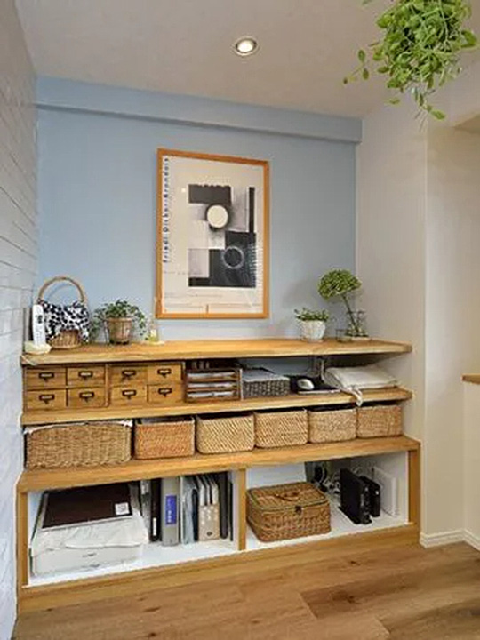 ダイニング収納の最下部は、モデムやルーター等を収納するため、熱がこもらないように設計しました。