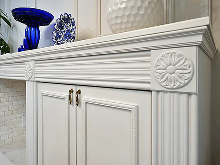 マントルピース内部はタイル貼りのデザインで仕上げています。